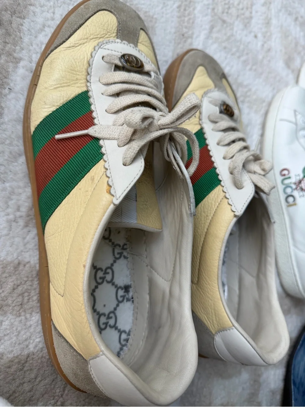 Gucci Cream Low Top Sneakers with Green Red Stripes